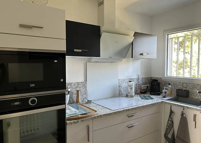 T4 - 6 Pers - Parking - Vue A St Georges De Didonne - Fr-1-738-51 Apartment